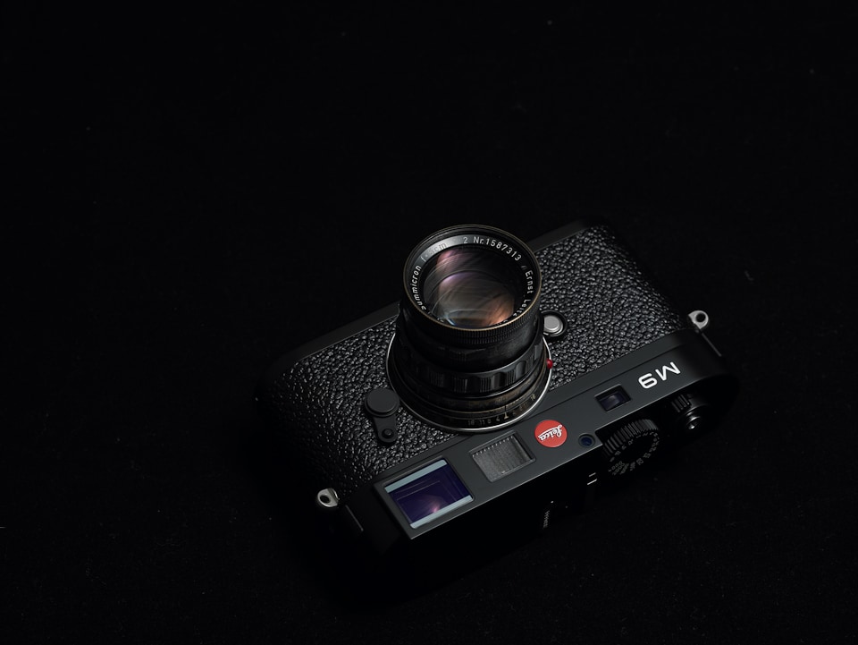 ヨドバシ.com-ブラックか、スチールグレーか。写真で見るLEICA M9