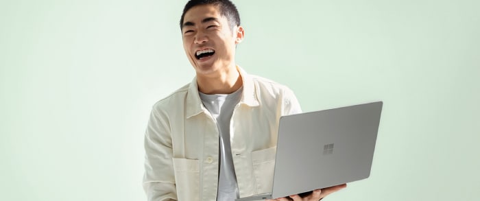 Surface Laptop Go 2 の使用イメージ