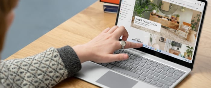 Surface Laptop Go 2 での使用イメージ