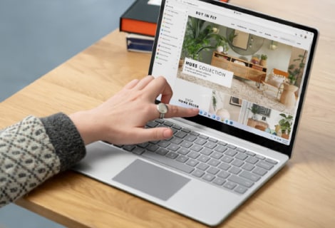 Surface Laptop Go 2 での使用イメージ
