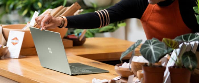 Surface Laptop 5 での使用イメージ