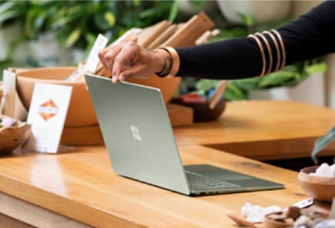 Surface Laptop 5 での使用イメージ