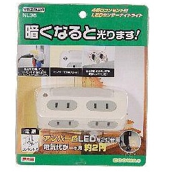 NL35 [4個口コンセント付センサーナイトライト アンバー色LED×2灯]