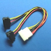 4ピン(大)オス-SATA15ピンメス×2 L型 30cm PPCD05LM