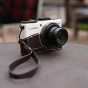 クレイスミス オリンパスXZ1用カメラケースストラップ付きチョコレート クレイスミス オリンパスXZ1用カメラケースストラップ付きチョコレート