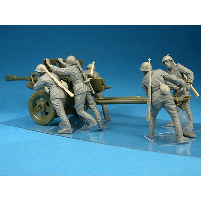 1/35 ZiS-3砲・ソビエト砲兵5体入り（大砲移動中） [1/35プラモデル]