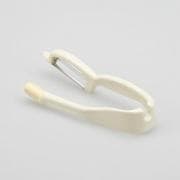 Ｕ字型皮むき器 アイボリー U-peeler（ユーピーラー ）