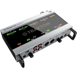 Native Instruments/Traktor Scratch A10の紹介です。