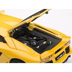 ヨドバシ.com - オートアート AUTOart 54648 [1/43 ランボルギーニ アヴェンタドール LP700-4 イエロー]  通販【全品無料配達】