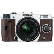 Q7 ズームレンズキット ホワイト/ブラウン 018 [ボディ＋交換レンズ「PENTAX-02 STANDARD ZOOM」]