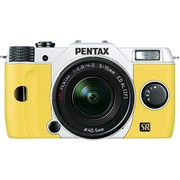Q7 ズームレンズキット ホワイト/イエロー 021 [ボディ＋交換レンズ「PENTAX-02 STANDARD ZOOM」]