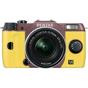 Q7 ズームレンズキット ココアブラウン/イエロー 063 [ボディ＋交換レンズ「PENTAX-02 STANDARD ZOOM」]