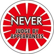 コトワザステッカー 見かけで判断するな NEVER JUDGE BY APPEARANCES 防水加工 PS-032