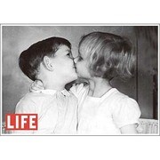 ポストカード LIFE/Children Sharing a Kiss J236