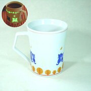 光るマグカップ(猫と金の森)