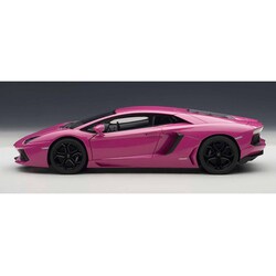 オートアート1/18 ランボルギーニ AVENTADORLP700-4 カスタム Amazon.co.jp: AUTOart 1/18 ランボルギーニ アヴェンタドール