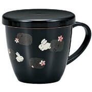 フタ付マグカップ 黒 うさぎ遊び 55871