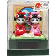 猫と双子の舞妓ちゃん [高さ90×幅67×奥行き55mm]