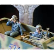 1/35 FN35093 独Sd.kfz251/9乗員2体 1944年6月 パンツァージャケット [1/35スケール プラモデル]
