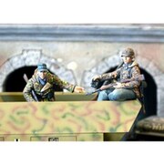 1/35 FN35095 独Sd.kfz.251D乗車歩兵2体 1944年12月 防寒スモック [1/35スケール プラモデル]