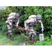 1/35 FN35101 米第82空挺部隊兵士2体進撃中 1944年6月 [1/35スケール プラモデル]