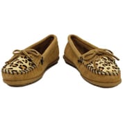 347F [モカシン LEOPARD KILTY MOC（レオパードキルティーモック） レディース 24.5cm トープ]