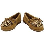 347F [モカシン LEOPARD KILTY MOC（レオパードキルティーモック） レディース 25.0cm トープ]