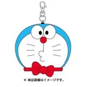 ドラえもん×ハローキティ ぬいぐるみパスケース ドラえもん [キャラクターグッズ]