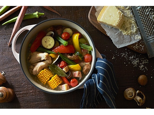 バーミキュラ オーブンポット ラウンド 26cm パールピンク SUKIYAKI Amazon｜バーミキュラ 鋳物ホーロー鍋 26cm SUKIYAKI パール