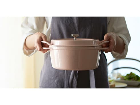 Vermicular - バーミキュラオーブンポットラウンド18cm 【パールホワイト】 Amazon｜バーミキュラ 鋳物ホーロー鍋 18cm パールブラウン 無水
