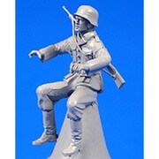 CMF48299 [1/48 レジンパーツ ドイツ バイクを運転する兵士]