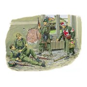 DR6119 [1/35スケール WWII ドイツ軍 衛生兵 ＆ 負傷兵 傷ついた戦友たち アーヘン 1944]