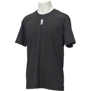 BIL83-AP0473-J/O [NBA 1ポイントロゴ半袖Tシャツ メンズ Oサイズ ブラック]