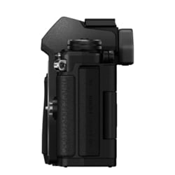 OLYMPUS OM-D E-M5 12-40mm レンズキット 40Mハイレゾショットの高画質をフルに活かす大口径・高性能