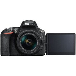 ニコン　Nikon D5600 18-55 VR レンズキット 3年保証あり