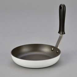 ホクア タテ型ハンドルの小さめフライパン 18cm