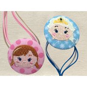 D01B0494 [ディズニーTSUM TSUM ゴム付きボタン アナ＆エルサ]