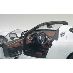 新品 完売品 オートアート AUTOart 1/18 ポルシェ 918 ホワイト