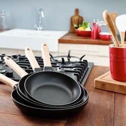 ヨドバシ.com - STAUB ストウブ ウッドハンドル フライパン 20cm IH対応 40511-950 通販【全品無料配達】