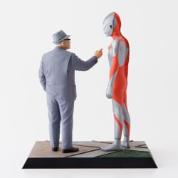 ヨドバシ.com - 海洋堂 KAIYODO 円谷英二氏とウルトラマン ポリ