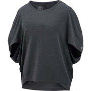 2032A233 001-XL [W'SドレープSSトップ レディース XLサイズ パフォーマンスブラックモク]