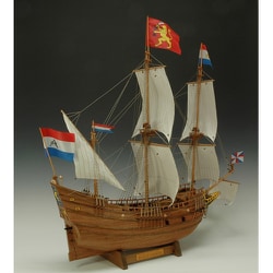 ハーフムーン [1/40 木製帆船模型]