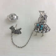 SS シードパール＆トルコ石犬とお散歩 ピンブローチ