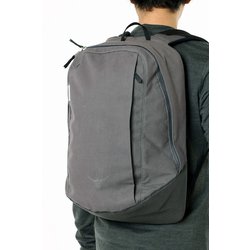 ヨドバシ.com - オスプレー Osprey アーケイン ラージデイ OS54016 ダークグレー [アウトドア デイパック 20L]  通販【全品無料配達】