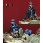 DMF35041 WWII 独 武装SS 片手を付く戦車兵＃1 [1/35スケール レジン製ミリタリーフィギュア]