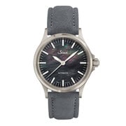 Instrument Watches(インストゥルメント ウォッチ) 556シリーズ ALCL SS グレーレザー 38.5mm 20BAR 556.I.Perlmutt.S