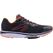 GRAVITAS VIII M000119B Charcoal/Orange US7.5（25.5cm） [ランニングシューズ メンズ]