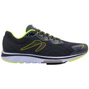 GRAVITAS VIII M000319B Charcoal/Yellow US10（28.0cm） [ランニングシューズ メンズ]