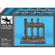HAUD48002 ヨーロッパの住宅の廃墟 ジオラマベース [1/48スケール レジンキット]