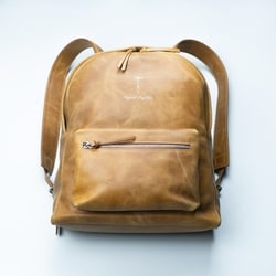 MMCO [COLIN カーフレザーバックパック BROWN 茶]